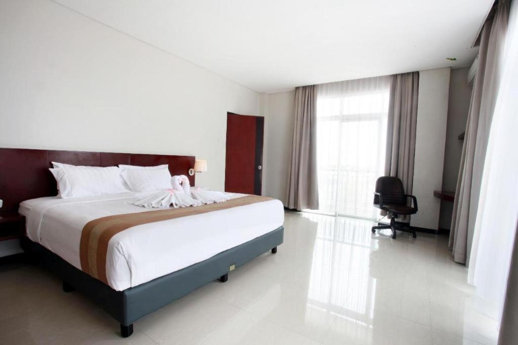 Karlita Hotel Tegal Exterior foto