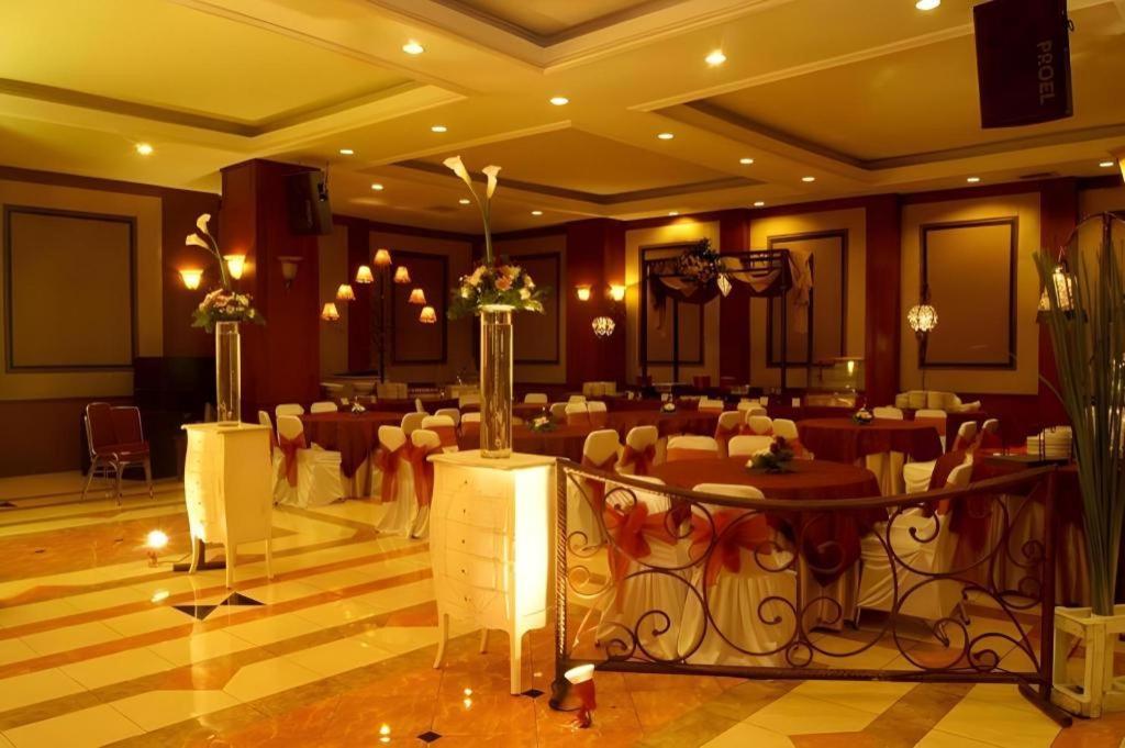 Karlita Hotel Tegal Exterior foto